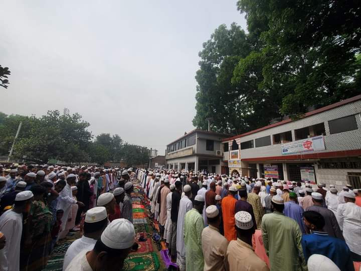 ঐতিহ্যবাহী সিমাখালী ঈদগাহ ময়দানে ঈদের জামাত অনুষ্ঠিত, মুসল্লিদের অসন্তুষ্টি 