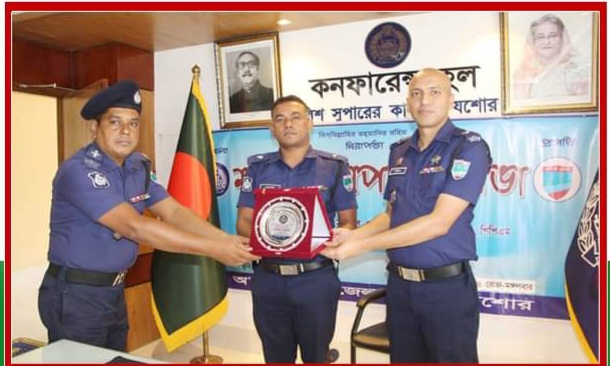 যশোর জেলায় তৃতীয় বার শ্রেষ্ঠ অফিসার মণিরামপুর থানার শ্যামল সরকার