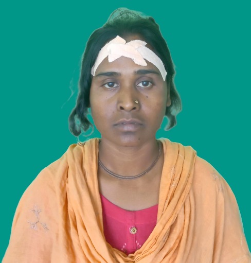 কেশবপুরে নারী সাংবাদিককে মারপিটে আহত