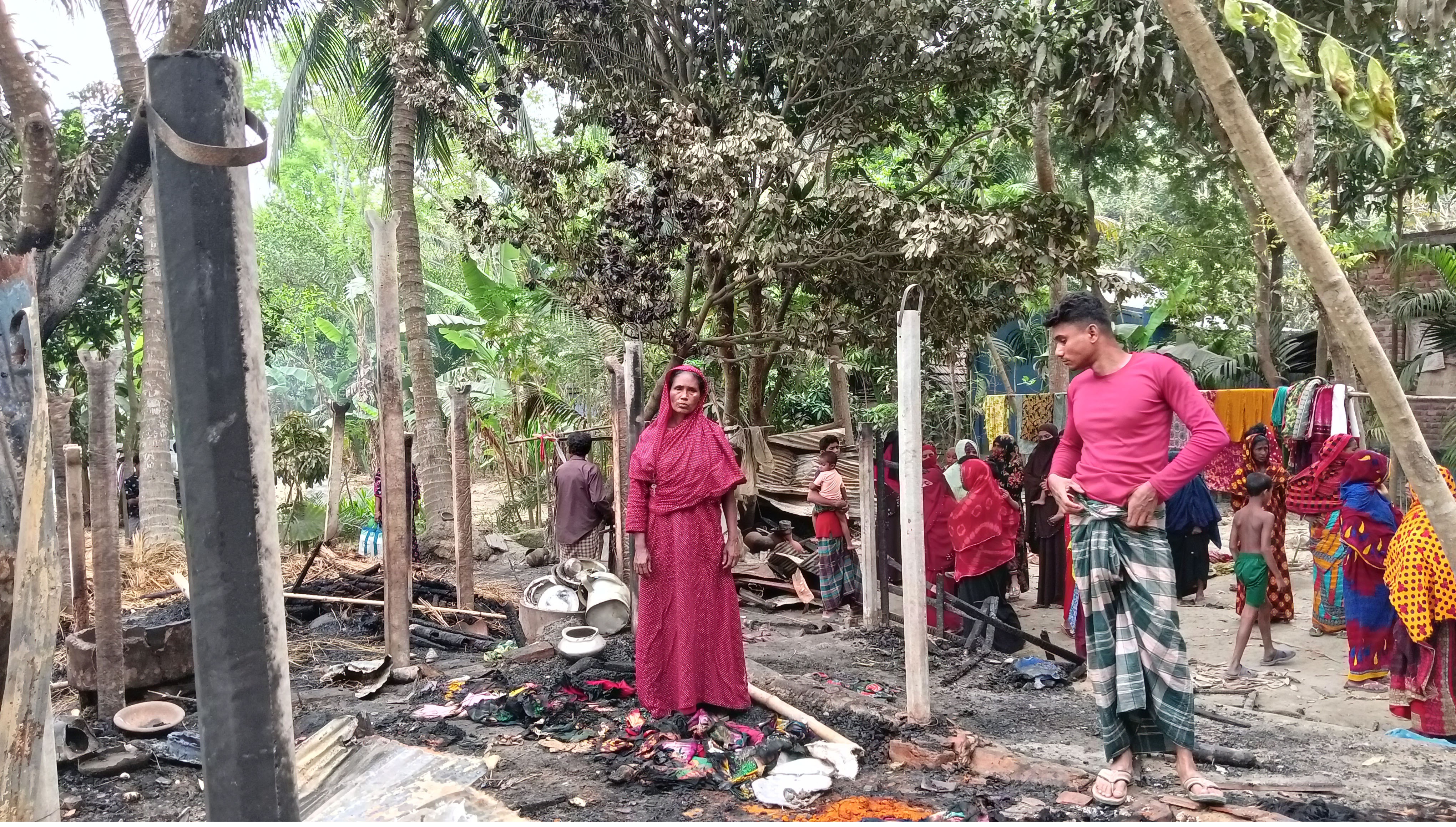 কেশবপুরে আগুনে নিঃস্ব এক অসহায় পরিবার 