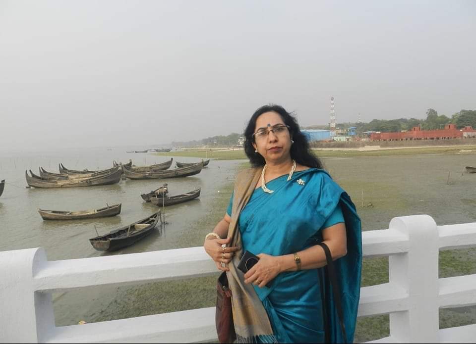 কবি- মাহমুদা রিনি'র কবিতা "শেষ পারানির সময় বয়ে যায়"