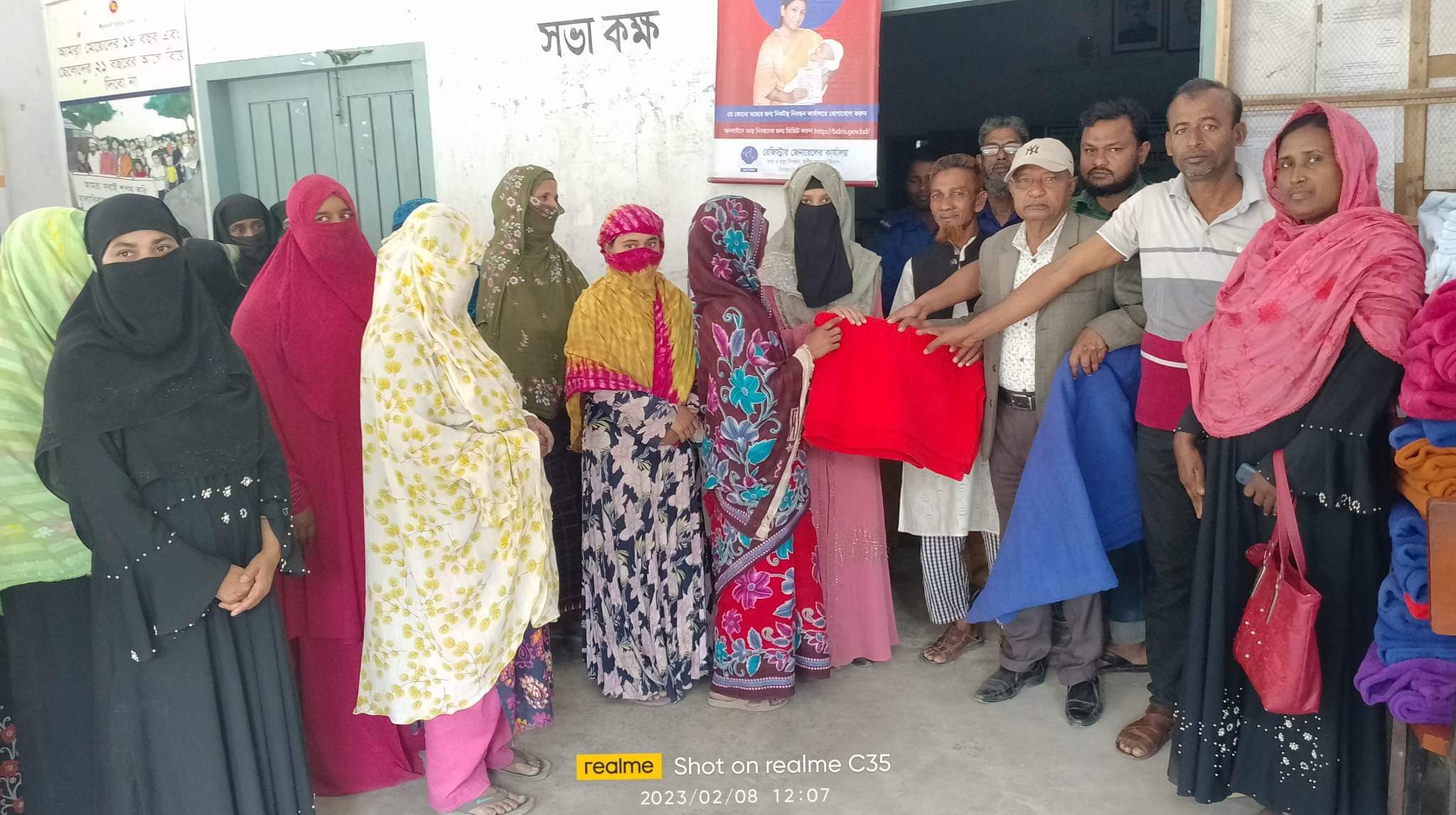 মনিরামপুর ভোজগাতী ইউনিয়ন পরিষদের ব্র্যাক কুটির শিল্পের অসহায়দের মাঝে কম্বল বিতরণ
