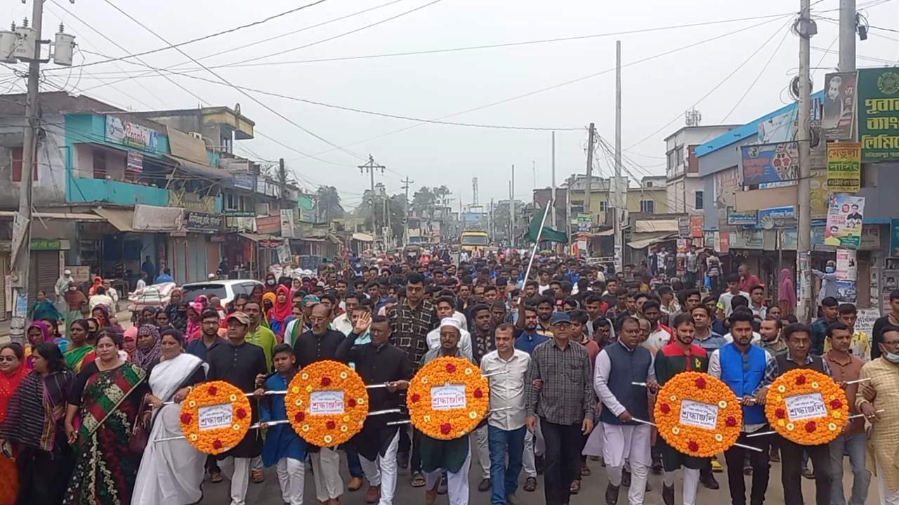 মণিরামপুর শহীদ মিনারে প্রভাত ফেরিতে লাভলু'র নের্তৃত্বে জনতার ঢল