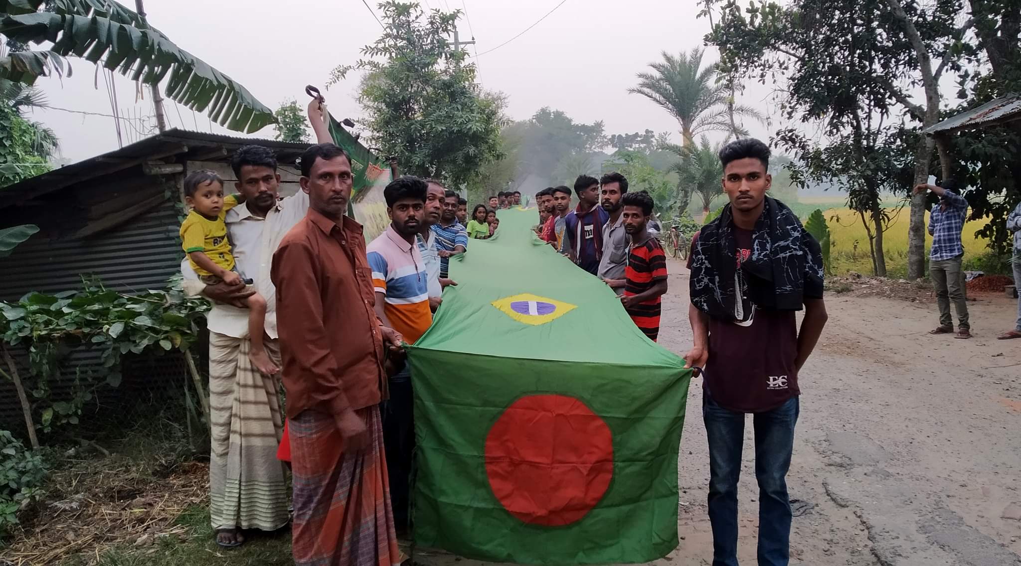 কেশবপুরে ব্রাজিল সমর্থকদের ৩৫০ হাত লম্বা পতাকা প্রদর্শন