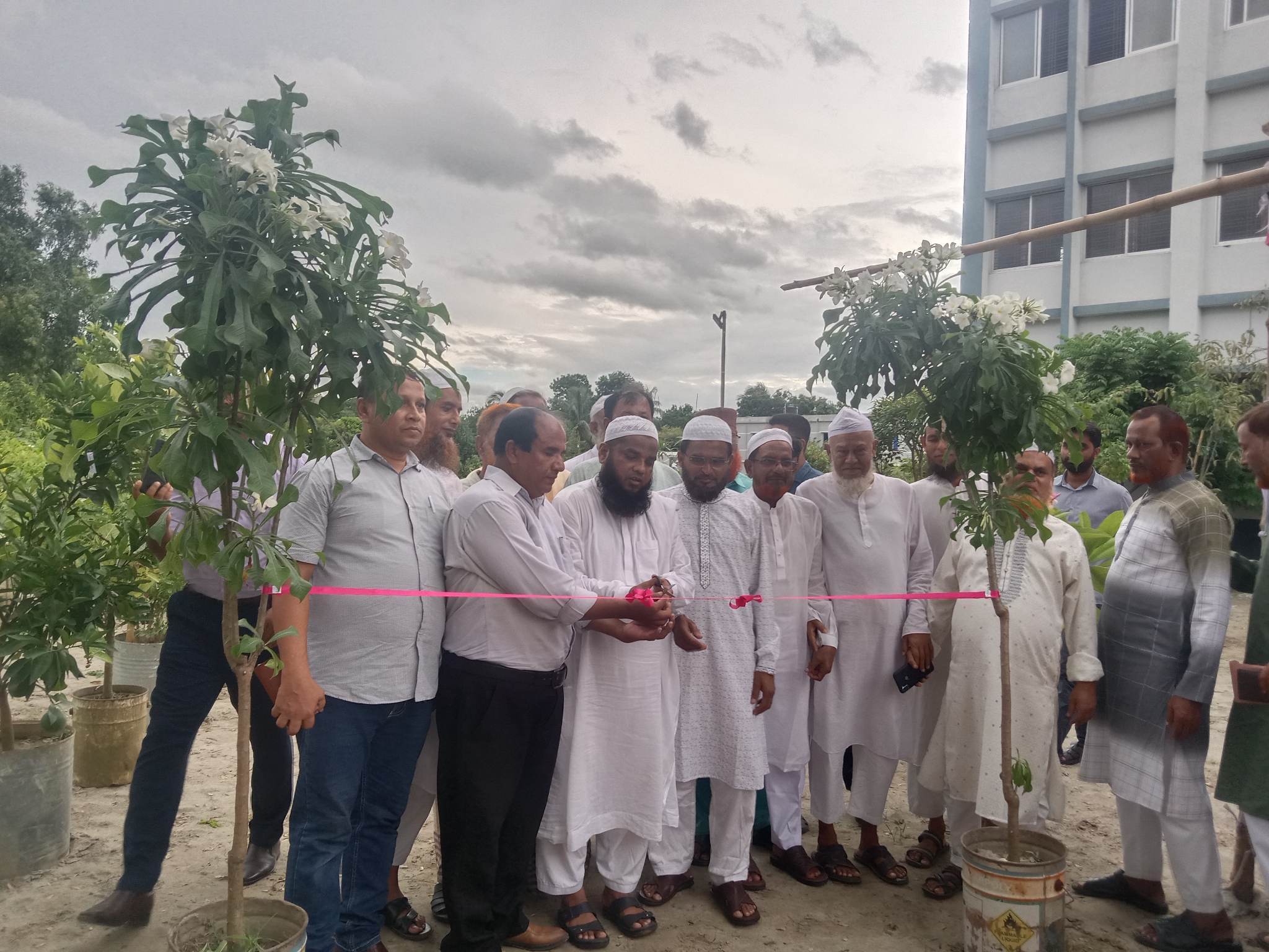 গজারিয়া প্রকৃতিতে সবুজ এর সমাহারের বিস্তারের লক্ষ্যে নার্সারির শুভ উদ্বোধন