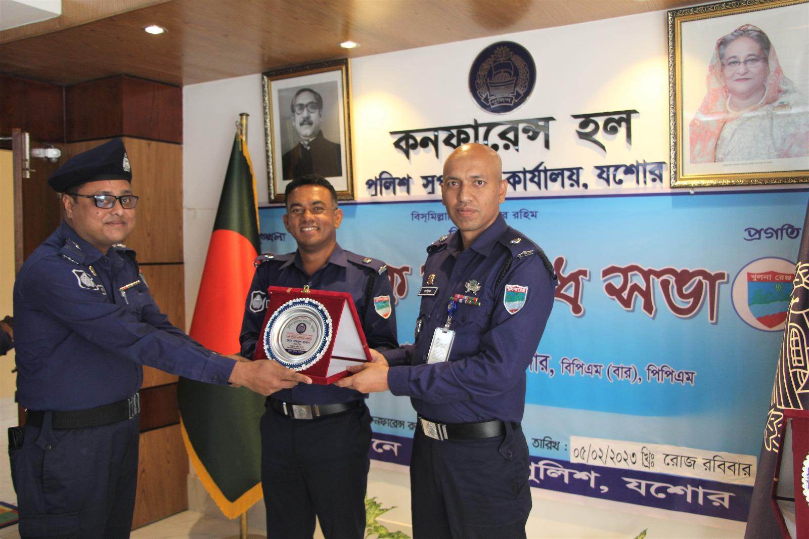 যশোর জেলায় শ্রেষ্ঠ এসআই নির্বাচিত হলেন নরেন্দ্রপুর ক্যাম্পের ইনচার্জ নাজমুল হাসান