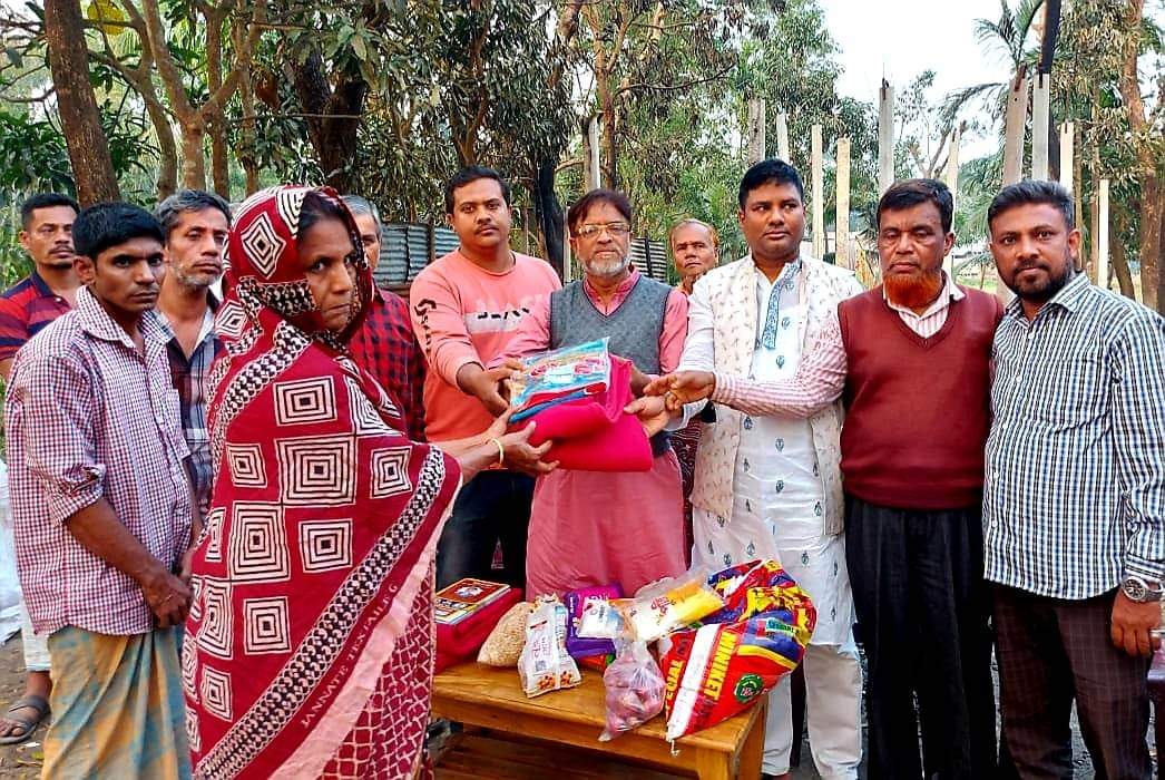 অগ্নিকান্ডে ক্ষতিগ্রস্তদের পাশে মুহাম্মদ বদিউল আলম